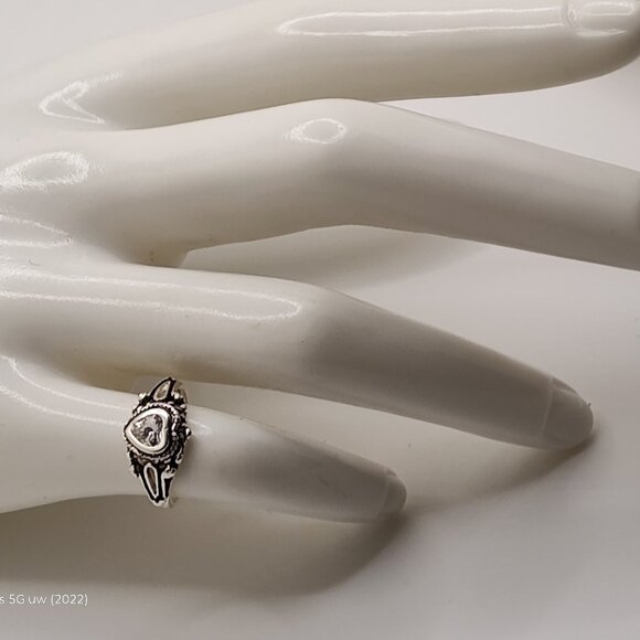 Delicate Silver and rhinestone heart ring, Size 3 - Picture 7 of 8